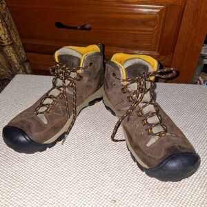 Keen Women's Brown Hiking Boots In A Size 8.5. Outdoor, camping, Hiking. EUC.